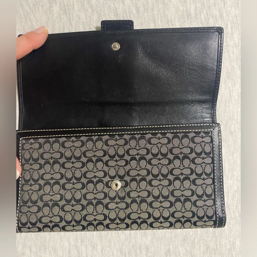 Coach Black & Gray Signature Trifold Wallet w/ Silver Tone Buckle Snap Closure